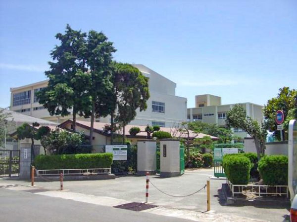 歌敷山中学校