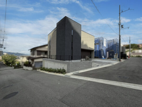 外観（前面道路含む）