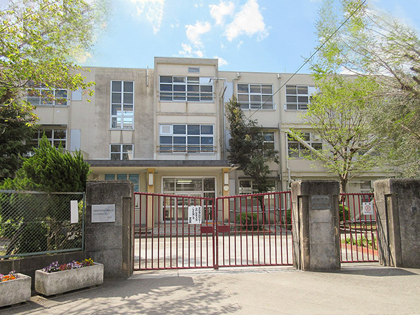 学文中学校