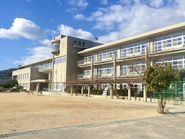 山手小学校