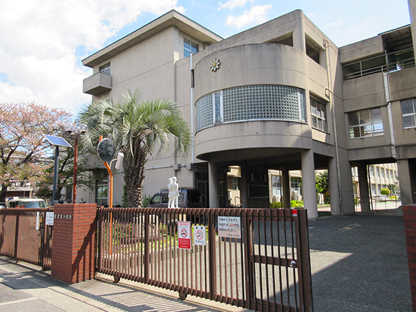 鳴尾東小学校