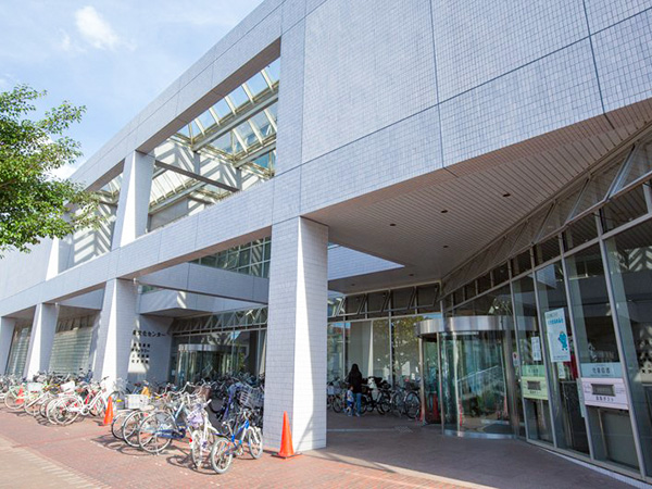 西宮市立中央図書館 西宮市立中央図書館