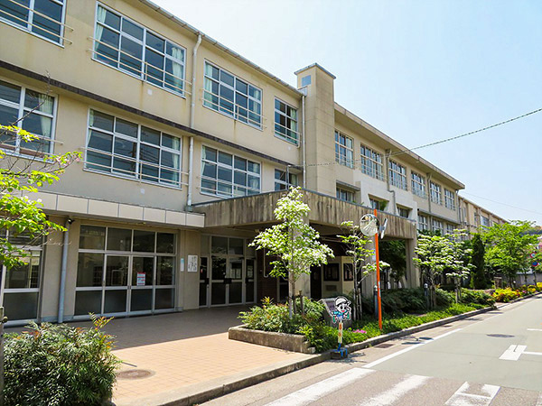 甲東小学校