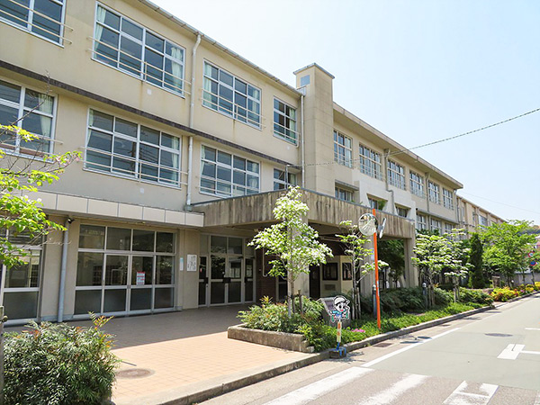 甲東小学校