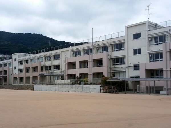 宝梅中学校