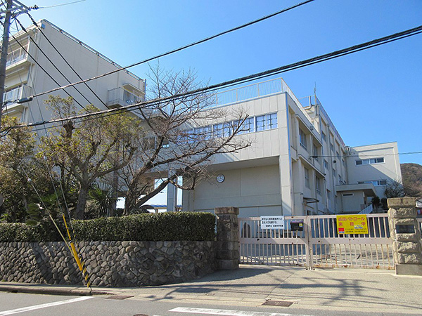 宝梅中学校